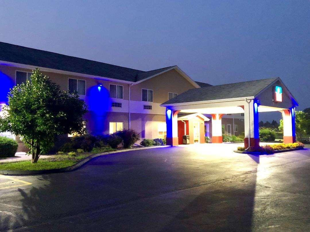 Surestay Plus Hotel By Best Western Бетендорф Екстериор снимка